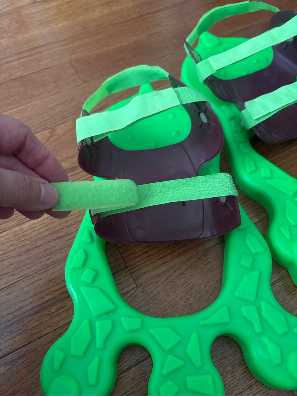 Sport Fun Kids Velcro Strap on Monster Dinosaur Feet Costume or Play - Picture 7 of 13